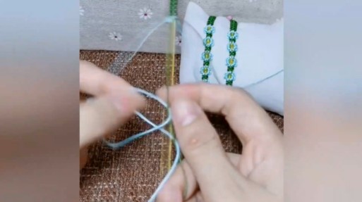 小雏菊手环的编织方法